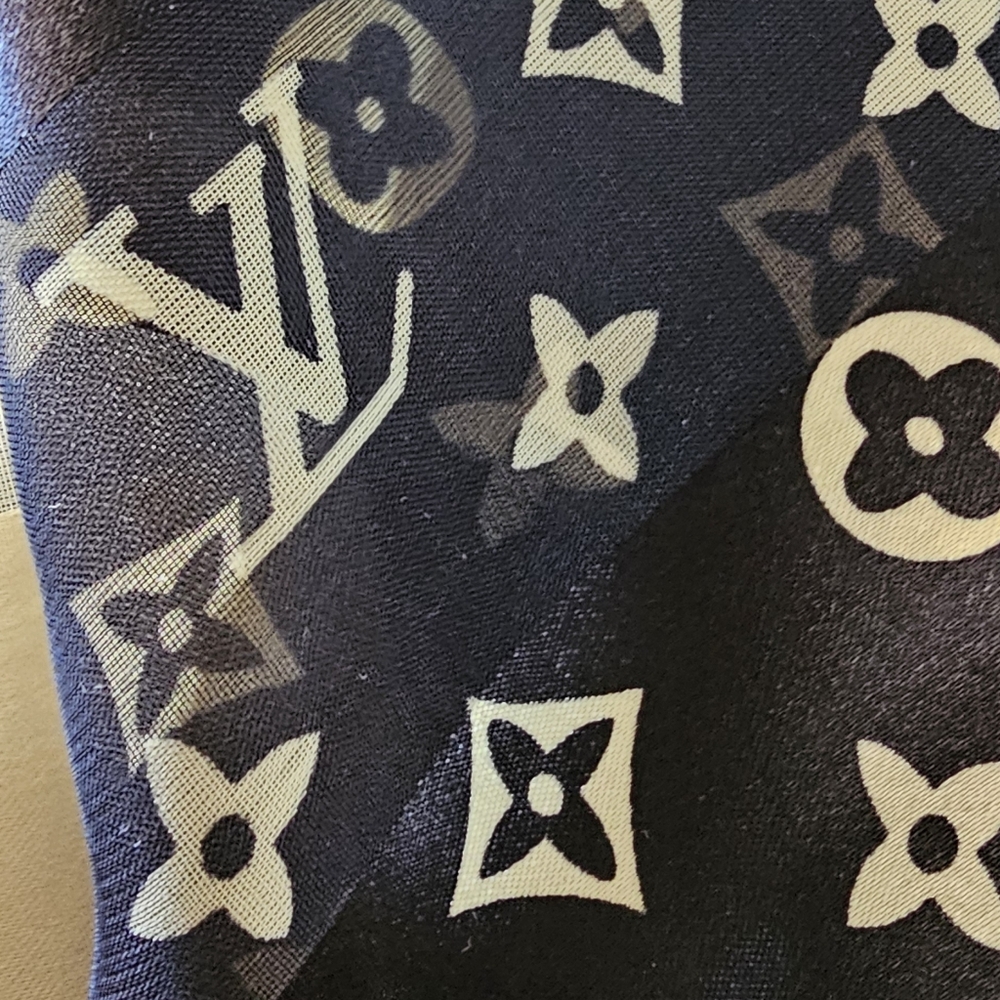 Fashion Louis Vuitton Black and Cream Monogram Silk Scarf  Pre-owned - Picture 5 of 6
